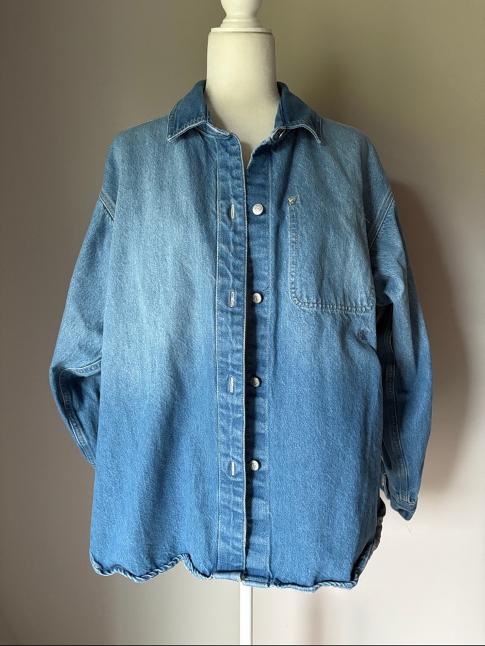 CALVIN KLEIN Women’s Oversized Thick Button Down Denim Shirt Jacket